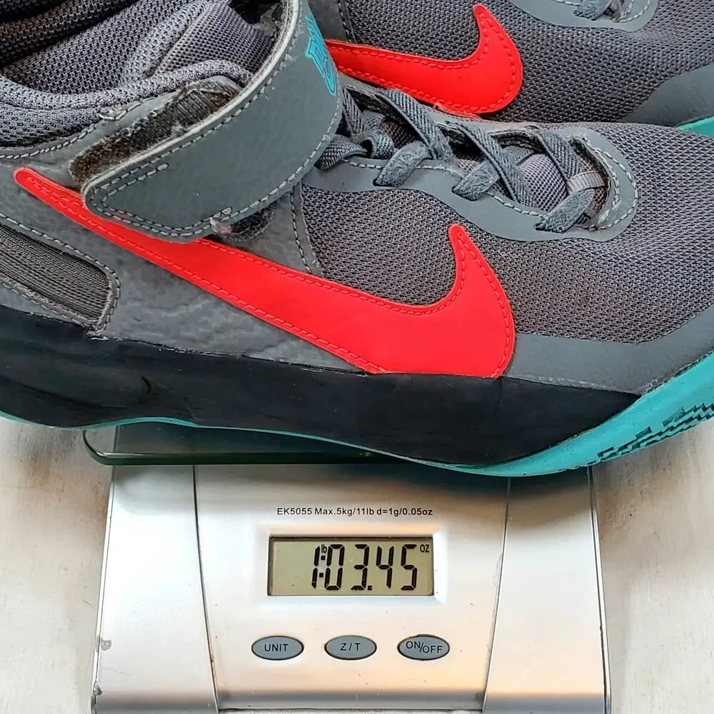Nike Team Hustle D 10 Flyease Smoke Gray Youth Size 5Y